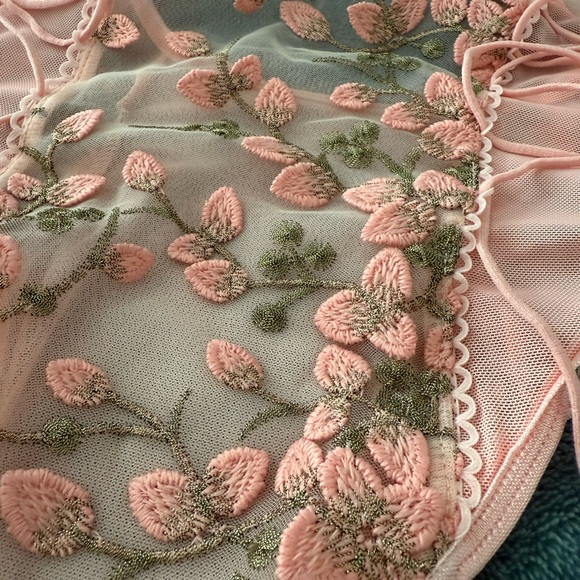 Lingerie - Picture 8 of 8